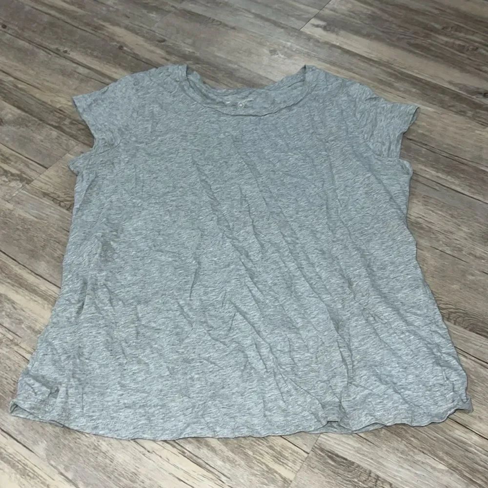 Universal Threads top